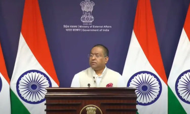 আ. লীগের কর্মকাণ্ড নিষিদ্ধের প্রতিক্রিয়ায় যা বলল ভারত