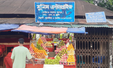 দখল করা আ. লীগ অফিসে বিএনপি নেতার ফলের দোকান