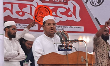 ভারতের পুশ-ইনের বিরুদ্ধে শক্ত অবস্থান নিন : চরমোনাই পীর