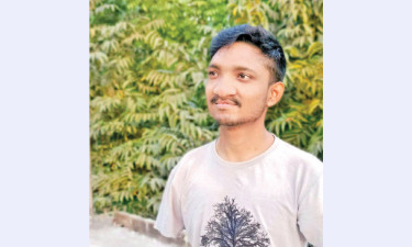 পা দিয়ে লিখে বিশ্ববিদ্যালয়ে পড়ার সুযোগ মানিকের