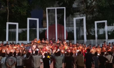 সমাবেত কণ্ঠে জাতীয় সংগীত গাইল ছাত্র-জনতা (ভিডিওসহ)