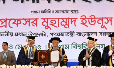 গাউন পরে চবির সমাবর্তনে প্রধান উপদেষ্টা (ভিডিওসহ)