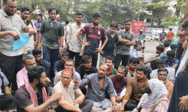জবি শিক্ষার্থীদের লং মার্চে পুলিশের লাঠিচার্জ, হাসপাতালে ৩০