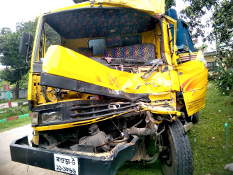 ট্রাকের ধাক্কায় ট্রাক্টরচালক নিহত