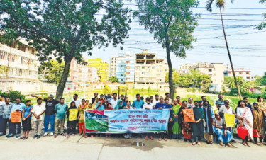 ময়মনসিংহে পদ্মপুকুর রক্ষায় বসুন্ধরা শুভসংঘের মানববন্ধন