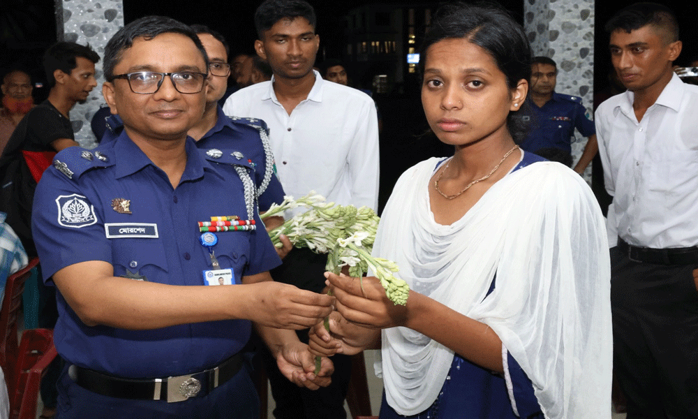 ঘুষ-তদবির ছাড়া পুলিশে চাকরি, খুশিতে কাঁদলেন অনেকে