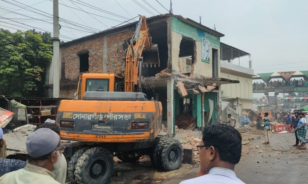 সোনারগাঁয়ে আ. লীগের কার্যালয়সহ ১ হাজার অবৈধ স্থাপনা উচ্ছেদ