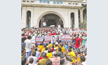 ইশরাককে মেয়রের দায়িত্ব দেওয়ার দাবিতে বিক্ষোভ