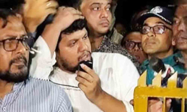 উপদেষ্টা মাহফুজের মাথায় বোতল নিক্ষেপকারী সম্পর্কে যা জানা গেল