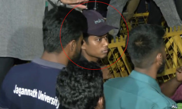 আমি কোনো সংগঠনে যুক্ত নই, উপদেষ্টাকে বোতল ছুঁড়ে মারা সেই শিক্ষার্থী