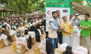 উখিয়া রোহিঙ্গা ক্যাম্পে ত্রাণ বিতরণ করল আরব আমিরাত দূতাবাস