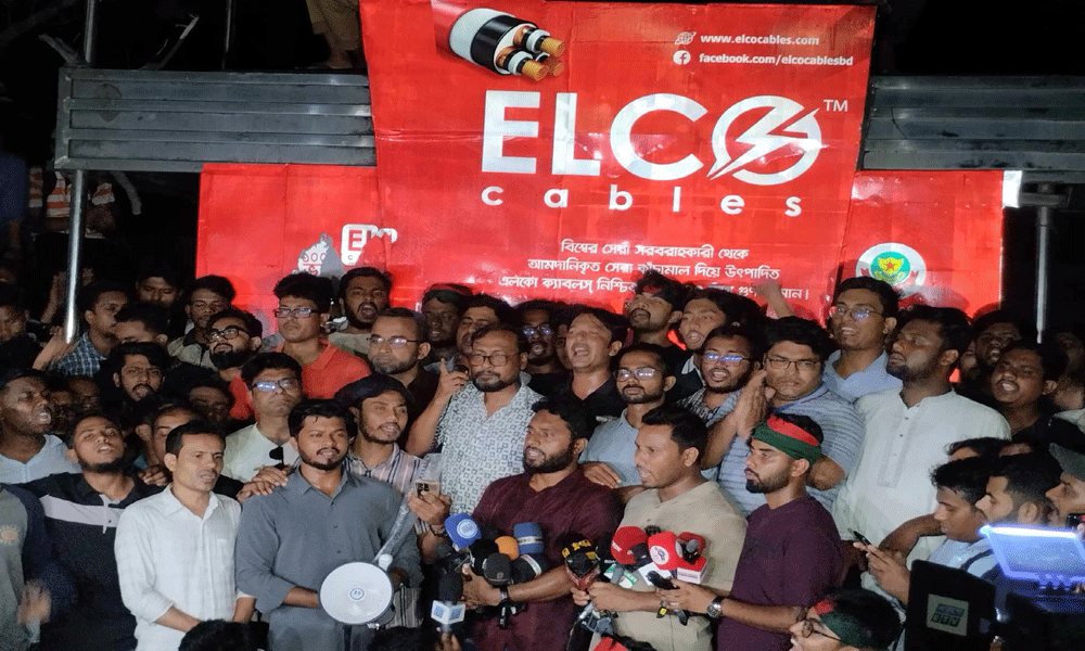 জুমার নামাজের পর জবি শিক্ষার্থীদের গণঅনশন