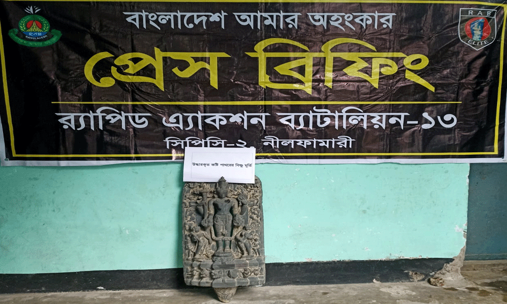 কোটি টাকার কষ্টিপাথরের বিষ্ণুমূর্তিসহ আটক ১