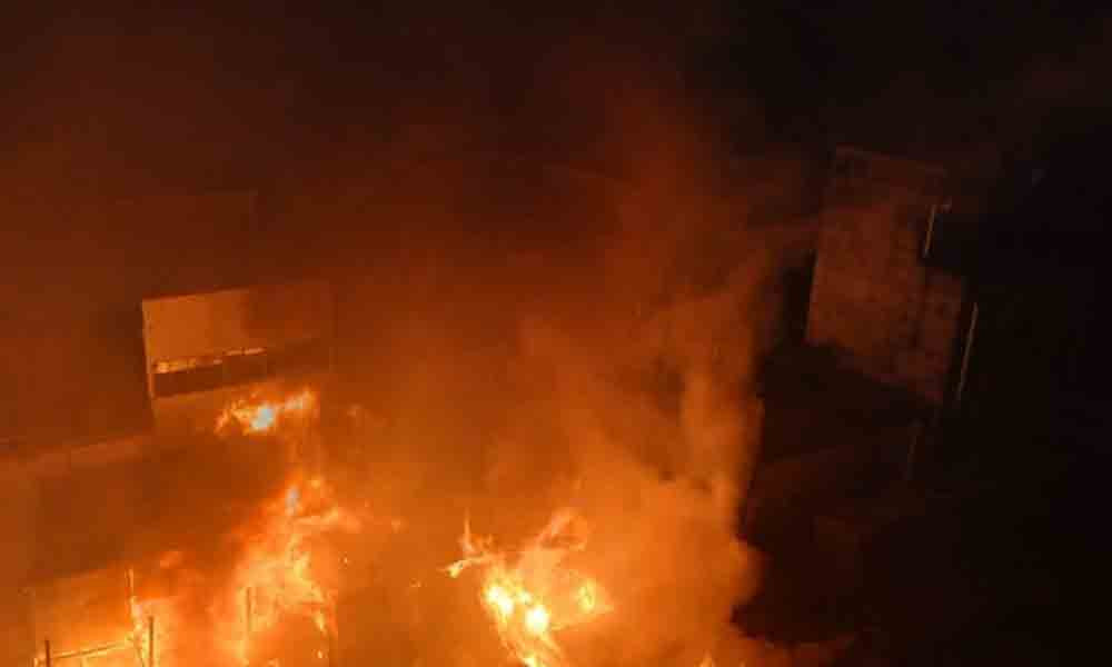শ্রীনগর বাজারে অগ্নিকাণ্ডে অর্ধশতাধিক দোকান ভস্মীভূত