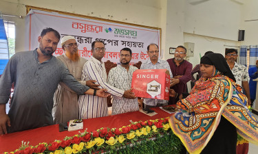 পাথরঘাটায় ১৫ অসচ্ছল নারীকে সেলাই মেশিন উপহার দিল বসুন্ধরা শুভসংঘ