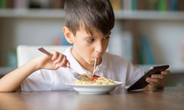 সন্তানের মোবাইল আসক্তি কমাতে যা করবেন