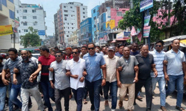 বিএনপির ব্যানার অপসারণের প্রতিবাদে যুবদলের বিক্ষোভ, বৈষম্যবিরোধীর দুঃখ প্রকাশ