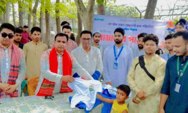 অসহায়দের পাশে ৪২ বন্ধু