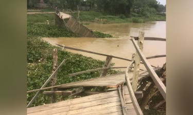 রৌমারীতে ভেঙে পড়েছে জিঞ্জিরামের কাঠের সেতু, ভোগান্তিতে ১১ গ্রামের বাসিন্দারা