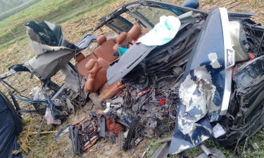 ট্রাক-প্রাইভেট কার সংঘর্ষে গেল ৪ জনের প্রাণ