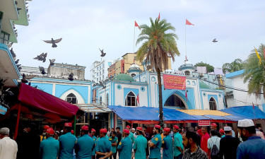 ৭০৬তম ওরসে ভক্তদের ভিড়ে মুখর হজরত শাহজালালের মাজার প্রাঙ্গণ
