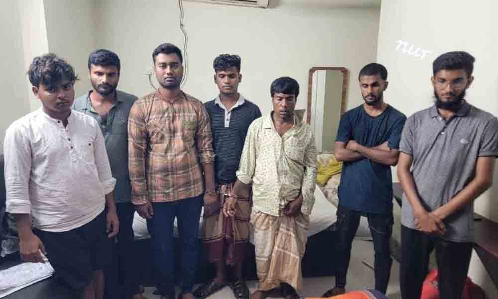 যৌথ বাহিনীর অভিযানে খুলনায় প্রতারক চক্রের ৯ সদস্য গ্রেপ্তার
