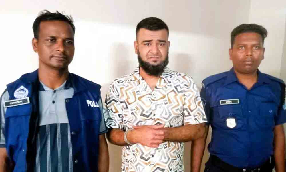 মুন্সীগঞ্জে স্ত্রীকে কুপিয়ে হত্যার পর থানায় স্বামীর আত্মসমর্পণ