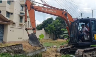 সড়কে জায়গা দখল করে স্থাপনা, উচ্ছেদ প্রশাসনের