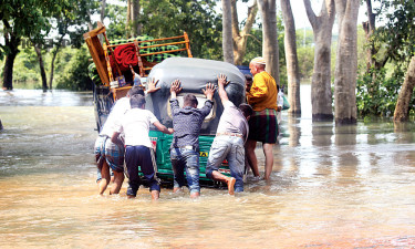 ৪ জেলায় বন্যার শঙ্কা, নদীর পানি বিপৎসীমার ওপরে