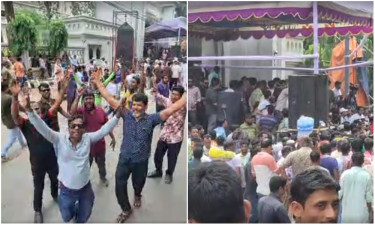 গানে গানে বিক্ষোভ করছেন ইশরাক সমর্থকরা
