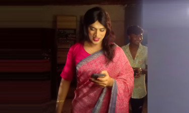 ইনি কিন্তু নারী নন একজন পরিচিত অভিনেতা