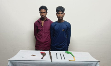লোহাগাড়ায় গুলি, দেশীয় অস্ত্রসহ আটক ২