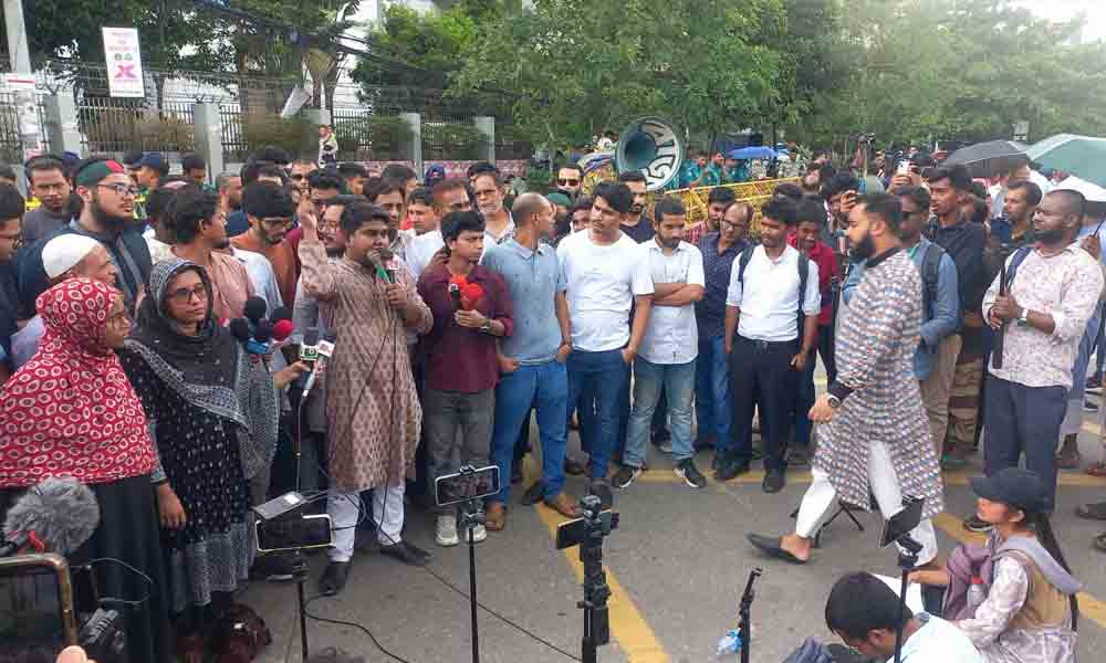 নির্বাচন কমিশনের সামনে এনসিপির বিক্ষোভ