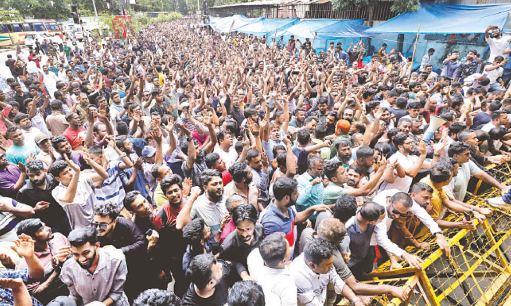রায় পক্ষে এলেও দুই উপদেষ্টার পদত্যাগ চান ইশরাক