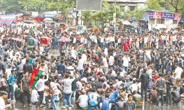সাম্য হত্যার প্রতিবাদে শাহবাগ অবরোধ করে বিক্ষোভ ছাত্রদলের