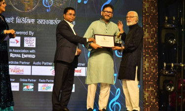 চ্যানেল আই মিউজিক অ্যাওয়ার্ডে ‘শ্রেষ্ঠ গীতিকার’ আসিফ ইকবাল