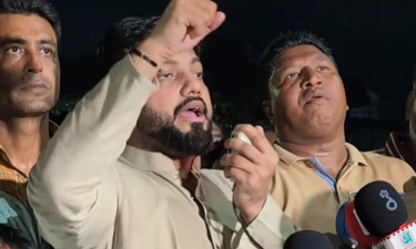 উপদেষ্টা আসিফ মাহমুদের পদত্যাগ ও মেয়র হিসেবে শপথ করানোর দাবিতে রাজপথে ইশরাক