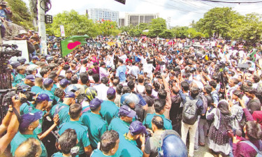 নির্বাচন কমিশন সংস্কার ও স্থানীয় নির্বাচনের দাবিতে এনসিপির বিক্ষোভ