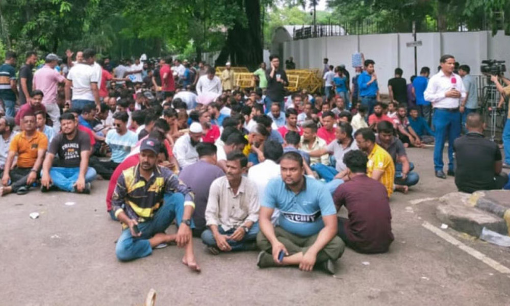 আজও চলছে ইশরাক সমর্থকদের অবস্থান কর্মসূচি