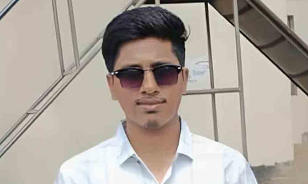 নেত্রকোনায় স্কুলছাত্রীকে ধর্ষণের অভিযোগ শিক্ষকের বিরুদ্ধে