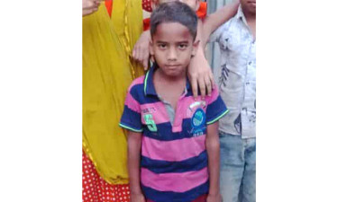 ওসির গাড়ির চাপায় শিশুর প্রাণহানি