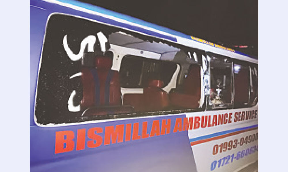 অ্যাম্বুল্যান্স থামিয়ে ডাকাতি লাশের ওপরও হামলা