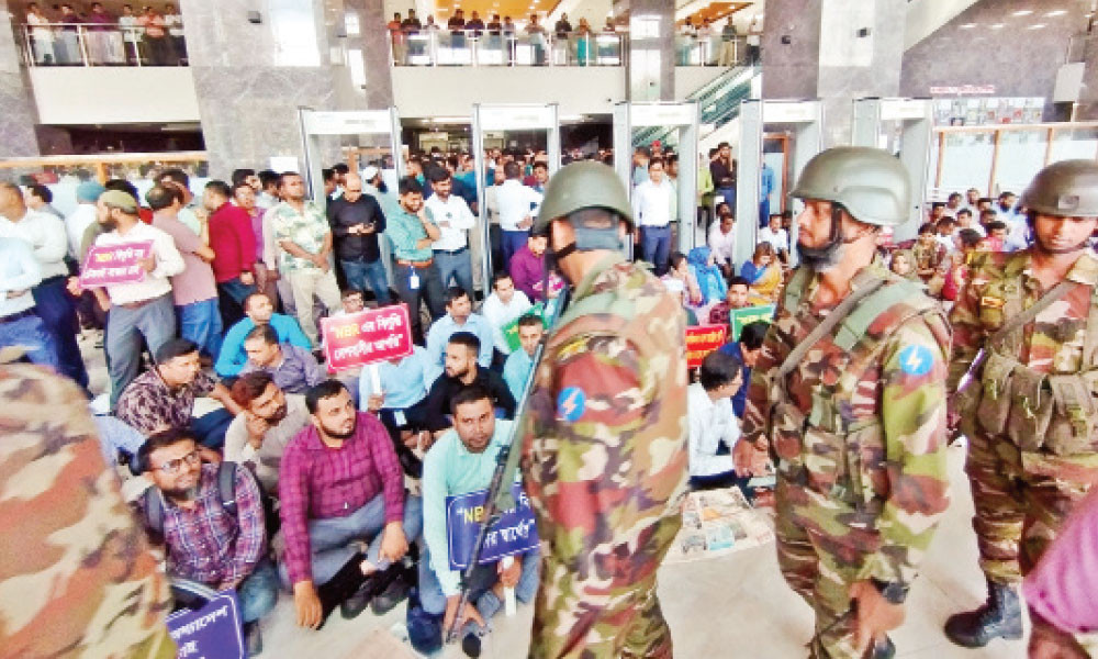 দাবি আদায়ের আন্দোলন অব্যাহত