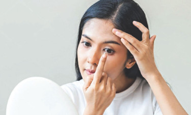 কনট্যাক্ট লেন্স কথন