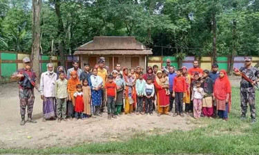 বড়লেখা সীমান্তে বিএসএফের পুশইন, নারীসহ আটক ১২১