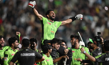 লাহোরকে চ্যাম্পিয়ন করতেই যেন ইংল্যান্ড থেকে উড়ে আসেন রাজা