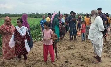 ভেকু দিয়ে সড়ক নির্মাণ, মাটিচাপায় শিশুর মৃত্যু