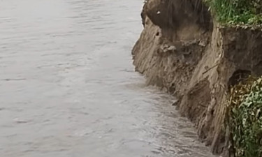 জামালপুরে নদীভাঙন আতঙ্কে দিন কাটাচ্ছে শত শত মানুষ
