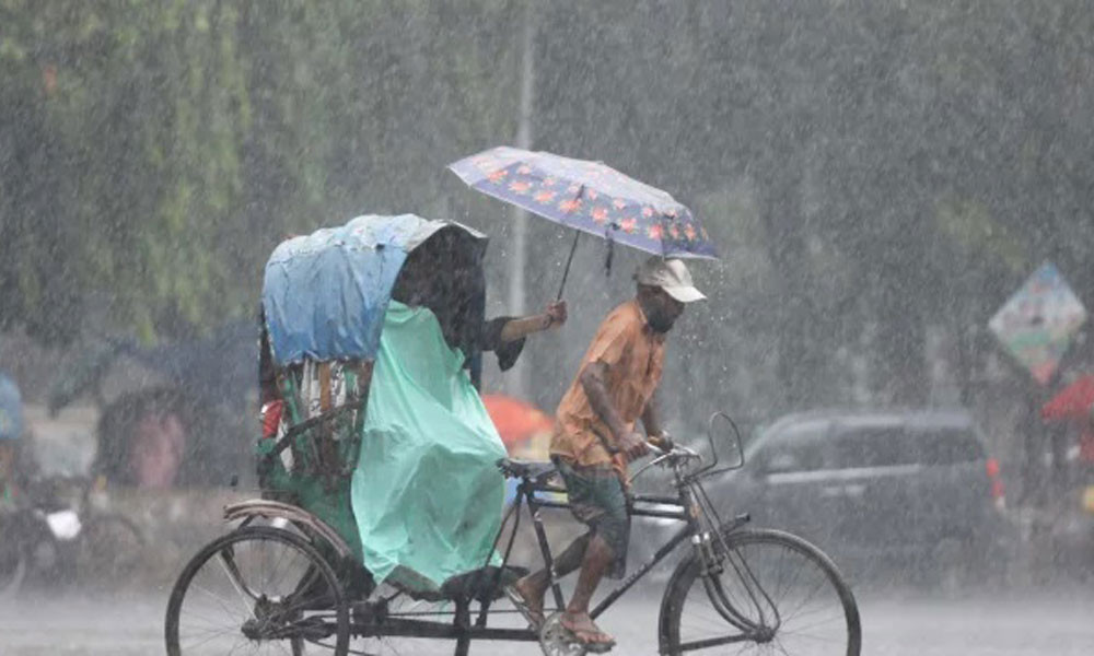 ভারি বর্ষণের আভাস, কয়েক জেলায় বন্যার শঙ্কা