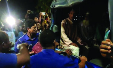 চাল বিতরণে অবৈধভাবে অর্থ আদায়ের অভিযোগ, ১১ ইউপি সদস্য আটক